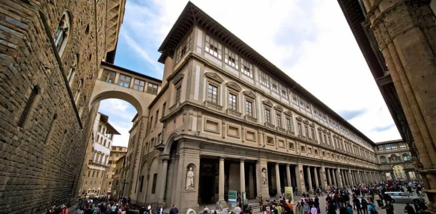 Uffizi Gallery And Vasarian Corridor